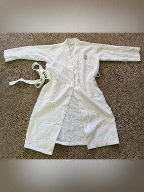 NWOT Clinique White Waffle Woven Robe